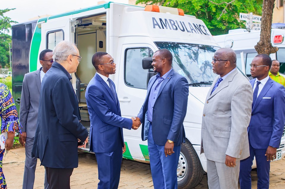 BENIN: AIMES AFRIQUE fait don d’une ambulance au Ministère de la Santé par le truchement du Représentant de l’OMS Bénin