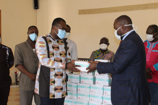 Lutte contre le coronavirus au Togo : AIMES-AFRIQUE fait don de 10000 masques de protection au SYNPHOT