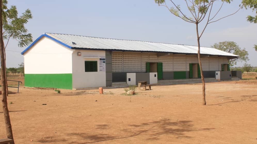 Education : AIMES-AFRIQUE fait don d’un bâtiment scolaire au Lycée de Takpamba